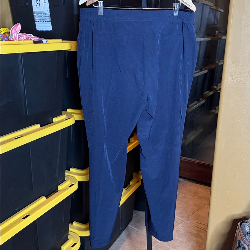 Chico’s Zenergy Navy Blue Cargo Pants Size 12 (Chico’s Size 2) - Picture 9 of 9